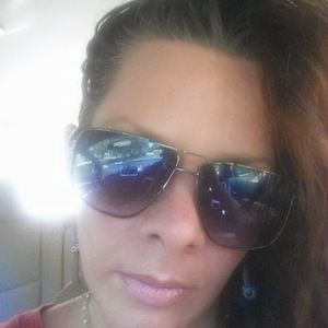 Meet your Posher, Lorie